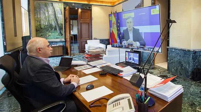 El vicepresidente segundo José Mª Aierdi en el transcurso de la videoconferencia de la Conferencia Sectorial de Vivienda - GOBIERNO DE NAVARRA.