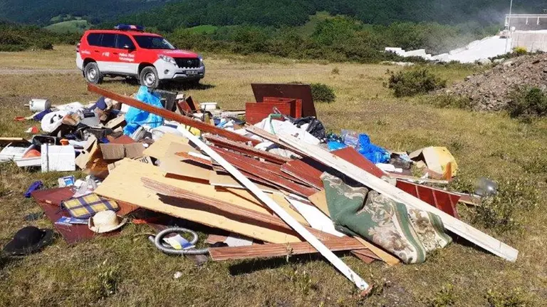 Denunciado por vertido ilegal de residuos en Areso POLICÍA FORAL