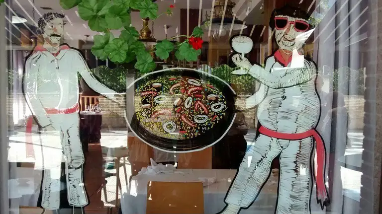 Un escaparate de la asociación de comerciantes de Martín Azpilcueta Facebook