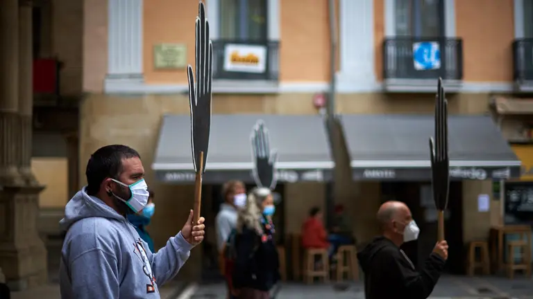 Rueda de prensa de los colectivos Papeles y Derechos Denontzat, Iruñea Harrera Hiria / Ciudad de Acogida, Karabana Mugak Zabalduz y SOS Racismo Nafarroasobre las sanciones propuestas y recibidas por la población durante el estado de alarma. MIGUEL OSÉS