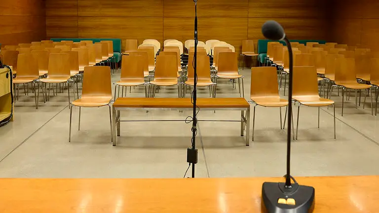 Sala de vistas de un tribunal de justicia donde se celebran juicios. EFE/Nacho Gallego/Archivo