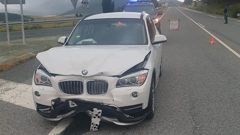 Accidente de un coche en Iza que se ha saldado con un conductor de 27 años herido. GUARDIA CIVIL