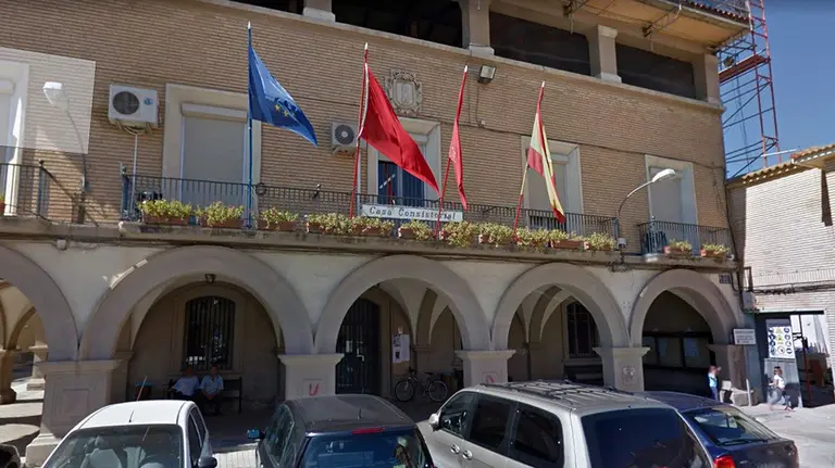 Fachada del Ayuntamiento de Cortes (Navarra).