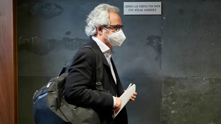 El diputado de Ciudadanos Carlos Pérez-Nievas, a su llegada a la Mesa y Junta de Portavoces en el Salón de Plenos del Parlamento de Navarra, en Pamplona, Navarra (España) a 8 de junio de 2020.

08 JUNIO 2020 POLÍTICA;POLÍTICA FORAL

8/6/2020