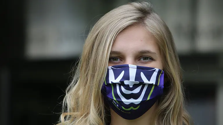 Mascarilla del jugador de Osasuna  Ruben Garcia en favor de Niños contra el Cáncer. Cedida.