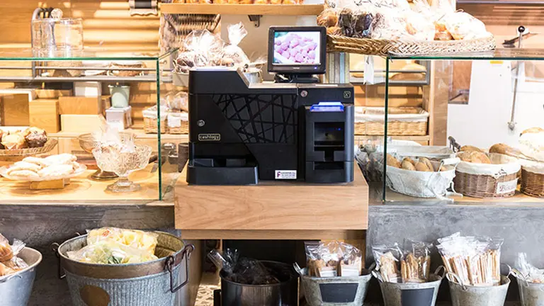 Una máquina Cashlogy de Azkoyen AZKOYEN