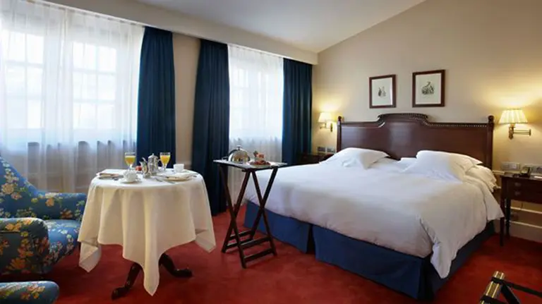 Habitación del hotel Palacio de Guenduláin PALACIO DE GUENDULÁIN