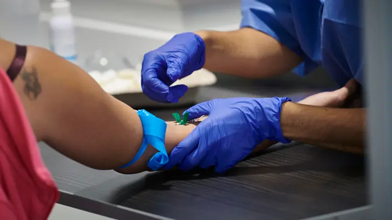 Realización de test serológicos para sanitarios y sociosanitarios en REFENA. PABLO LASAOSA