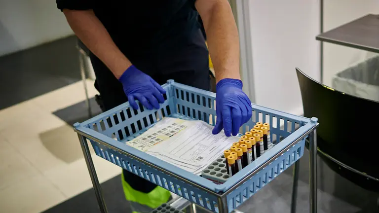 Realización de test serológicos para sanitarios y sociosanitarios en REFENA. PABLO LASAOSA