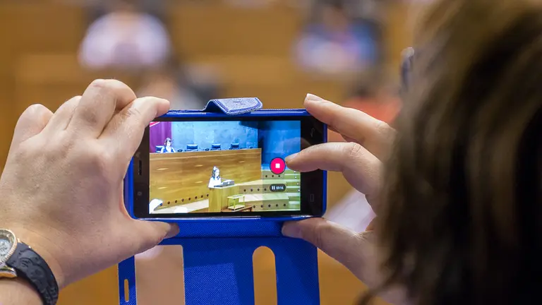 El Parlamento de Navarra celebra una sesión con 73 escolares, organizada por Aldeas Infantiles (23). IÑIGO ALZUGARAY