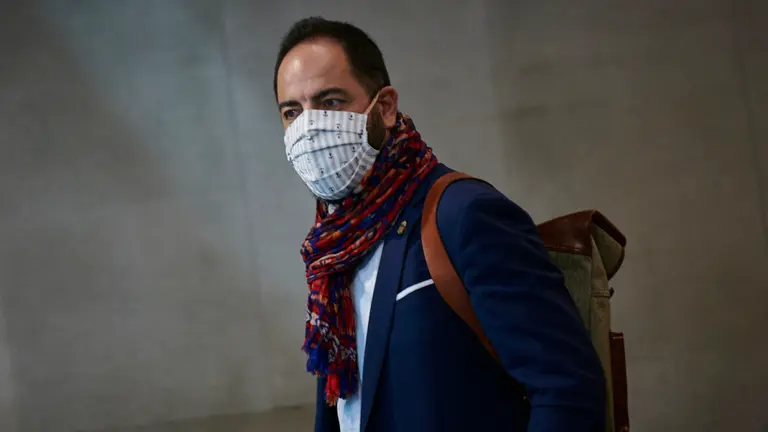 Ramón Alzórriz, del PSN, accede al Parlamento. PABLO LASAOSA