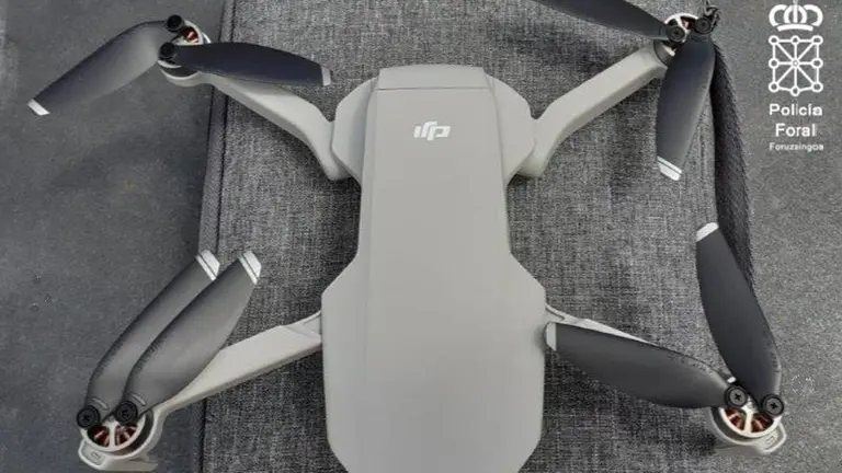 Dron de la persona propuesta para sanción por volarlo en el entorno del castillo de Javier.  POLICÍA FORAL