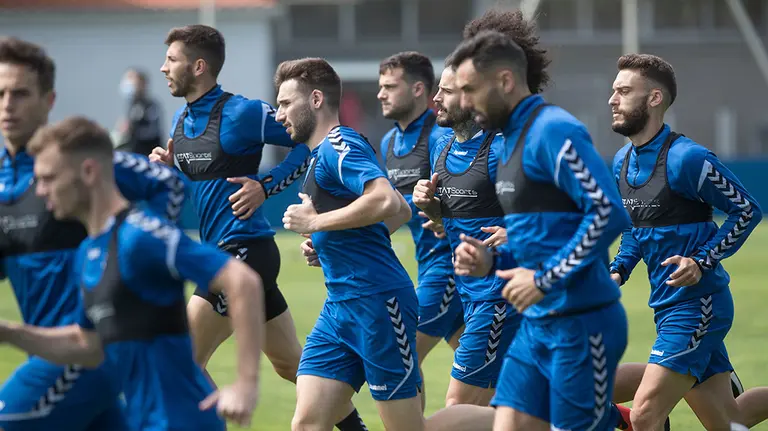 Los jugadores de Osasuna en pleno esfuerzo en Tajonar. CA Osasuna.