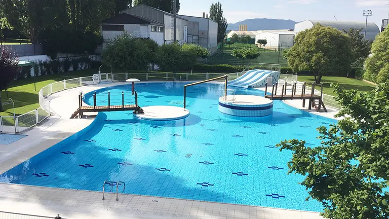 Piscinas exteriores del CD Oberena que se abrirán este martes 23 de junio
