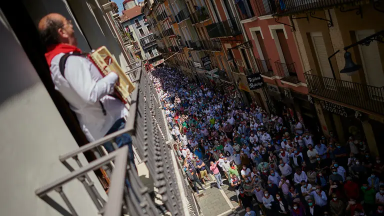 Paseo taurino por las calles de Pamplona para reivindicar el papel del toro en la cultura. PABLO LASAOSA