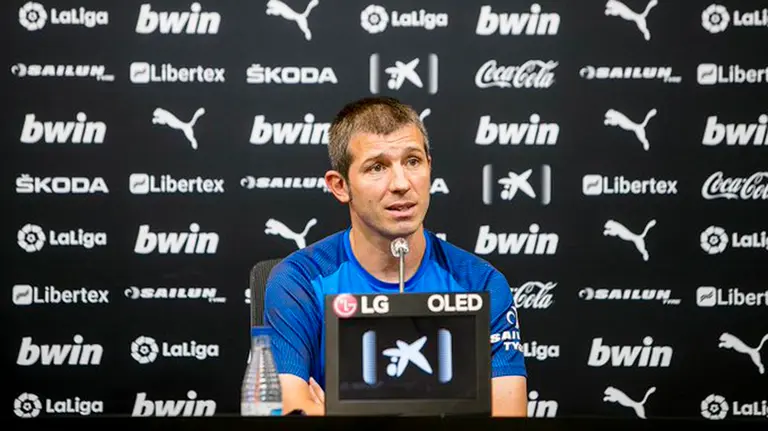 Albert Celades en rueda de prensa en la capital levantina. @valenciacf.
