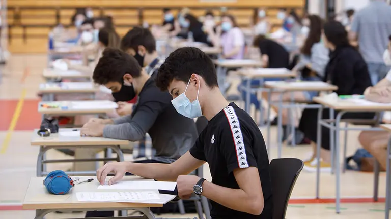 El polideportivos y el edificio El Sario de la Universidad Pública de Navarra (UPNA) acoge los exámenes de la EvAU de 2020. FOTO UPNA (20)