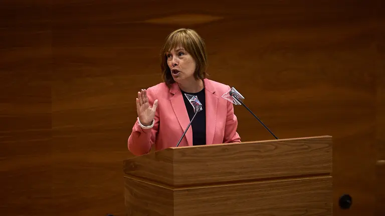 Uxue Barkos, portavoz de Geroa Bai, durante el pleno del Parlamento de Navarra. MIGUEL OSÉS