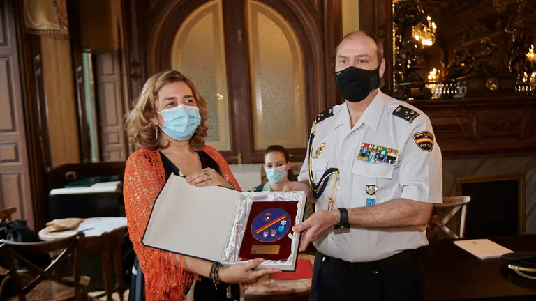 Asociación de Voluntarios Olímpicos de Navarra (Asvona) realiza un acto de homenaje a voluntarios que participaron en un puesto de avituallamiento para profesionales esenciales durante la crisis sanitaria. PABLO LASAOSA