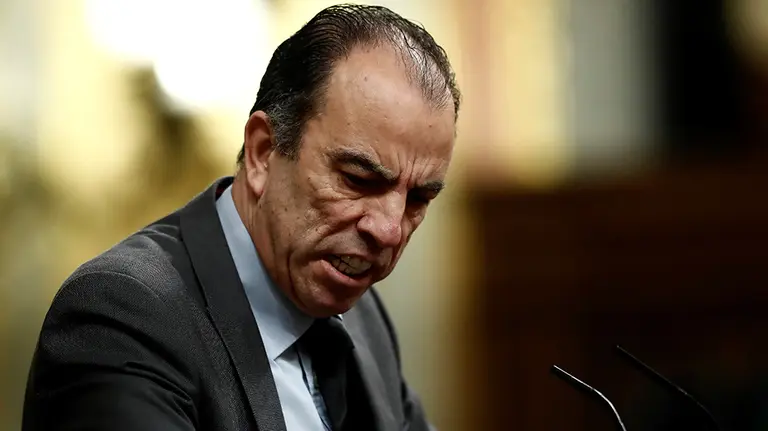 El diputado de Navarra Suma Carlos García Adanero durante su intervención este miércoles en la sesión de control al Gobierno en el Congreso de los Diputados. En Madrid, (España), a 22 de abril de 2020.

El diputado de Navarra Suma Carlos García Adanero durante su intervención este miércoles en la sesión de control al Gobierno en el Congreso de los Diputados. En Madrid, (España), a 22 de abril de 2020.

  (Foto de ARCHIVO)

22/4/2020