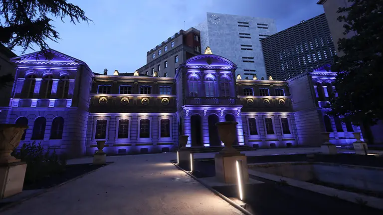 Fachada iluminada del Archivo de Navarra GOBIERNO DE NAVARRA