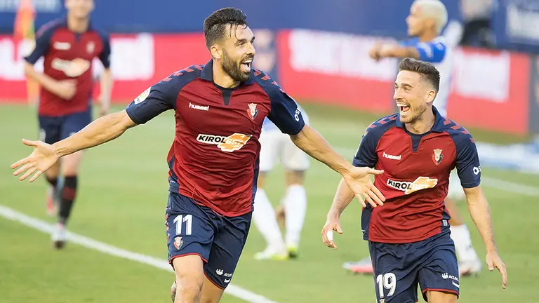 Enric Gallego y Kike Barja celebran el segundo gol al Leganés en el estadio de El Sadar. CA Osasuna.