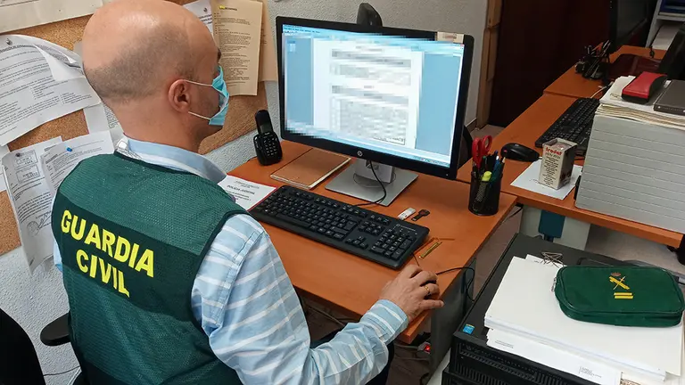 Un agente de la Guardia Civil en Navarra investiga un secuestro virtual. CEDIDA