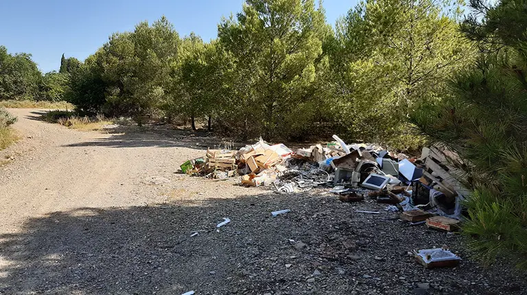 Basura acumulada en las inmediaciones de Tudela. AYUNTAMIENTO DE TUDELA