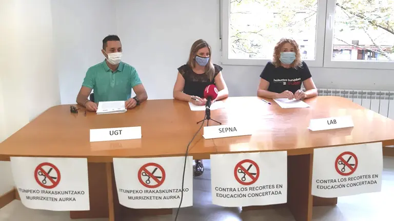 SEPNA, UGT y LAB durante la rueda de prensa. CEDIDA