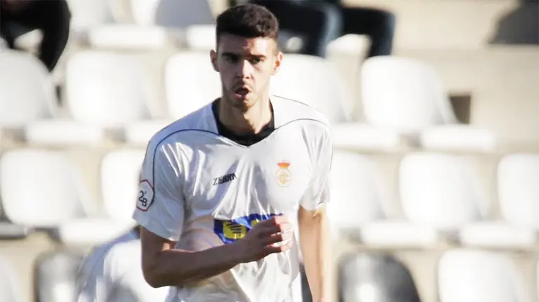El centrocampista Xabi Cárdenas con la camiseta del Real Unión. CA Osasuna.