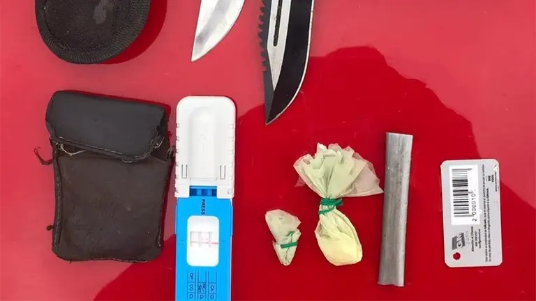 Navajas y droga intervenidas por la Policía Foral aun conductor denunciado en Tudela