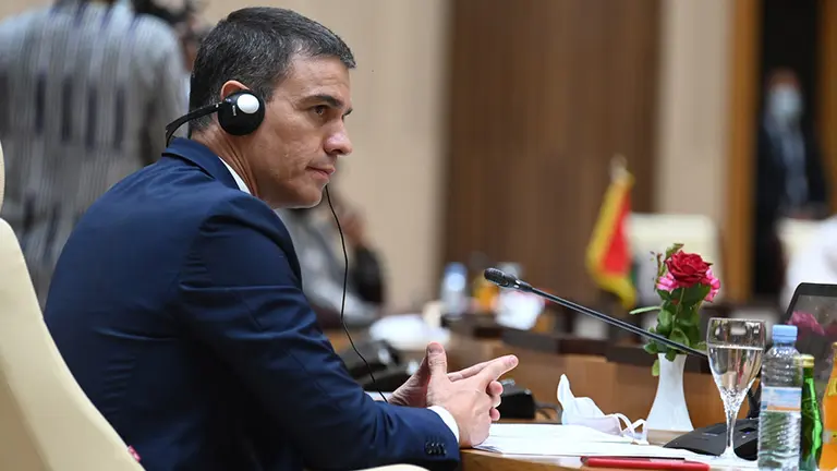 El presidente del Gobierno, Pedro Sánchez, durante su participación en la cumbre internacional sobre el Sahel, cuyos temas de debate son, entre otros, la crisis de seguridad, económica y humanitaria que sufren los países de la región, en Nuakchot, Mauritania, a 30 de junio de 2020. Este es su primer viaje internacional desde que comenzó la crisis causada por el Covid-19.

30 JUNIO 2020

30/6/2020