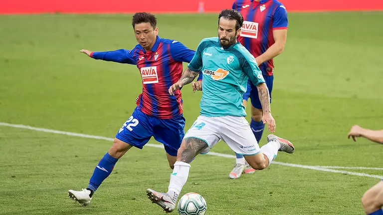 Rubén García marcando el segundo gol de su equipo ante el Eibar. CA Osasuna.