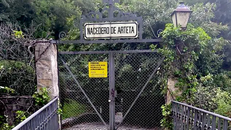 Entrada al recinto del nacedero de Arteta NAVARRACOM