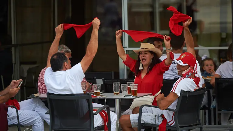 Plaza del Castillo de Pamplona a las 12 de la mañana del 6 dde Julio del 2020 en los no sanfermines. MIGUEL OSÉS