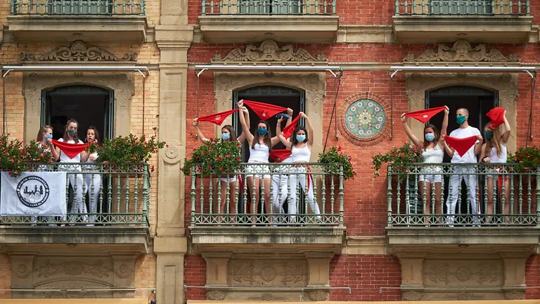 Plaza del Castillo de Pamplona a las 12 de la mañana del 6 dde Julio del 2020 en los no sanfermines. MIGUEL OSÉS