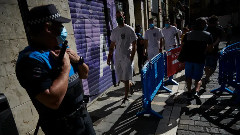 Control de accesos de Policía Municipal de Pamplona en la Plaza del Castillo y Ayuntamiento. PABLO LASAOSA
