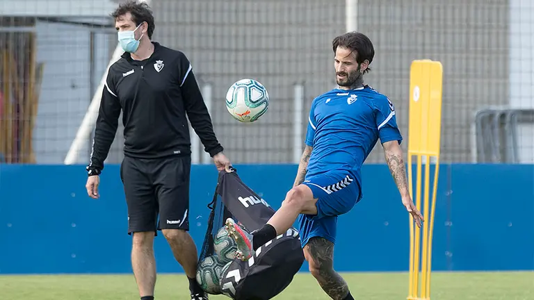 Rubén García durante un entrenamiento en Tajonar. OSASUNA