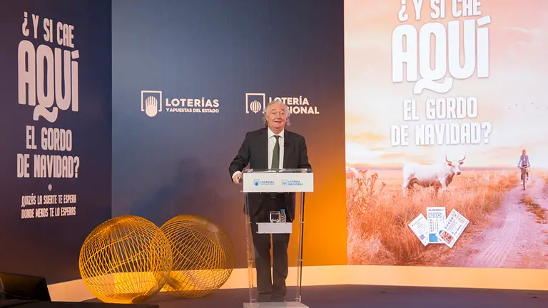 El presidente de Loterías y Apuestas del Estado, Jesús Huerta Almendro, en la presentación de la campaña de verano_