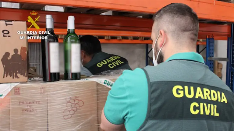 La Guardia Civil durante la operación &#39;Dolio&#39;. Cedida