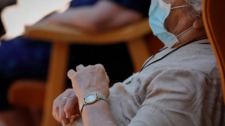 Una residente de un centro de mayores. EUROPA PRESS