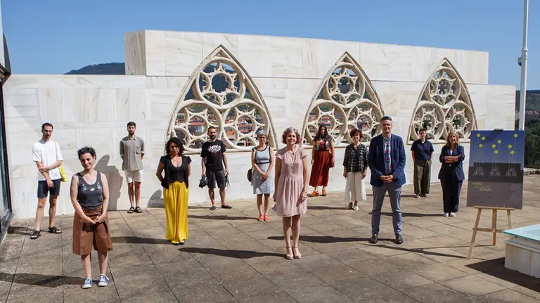 La consejera de Cultura y Deporte, Rebeca Esnaola, acompañada por el director general de Cultura, Ignacio Apezteguía, y diversos miembros que intervendrán en las actividades programadas hasta mediados de septiembre. CEDIDA