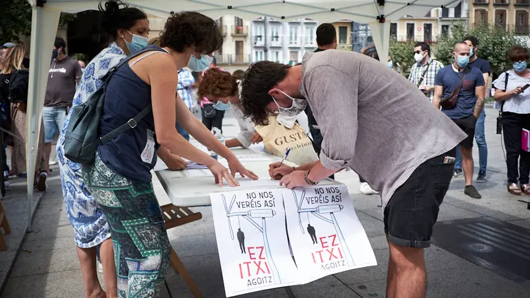 El Comité de Empresa de Siemens-Gamesa de Aoiz informa en rueda de prensa de las movilizaciones planteadas para los próximos días tras el anuncio de cierre de la planta. PABLO LASAOSA