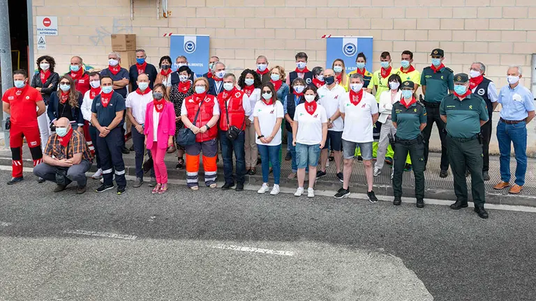 Entrega del pañuelico solidario del Banco de Alimentos de Navarra.