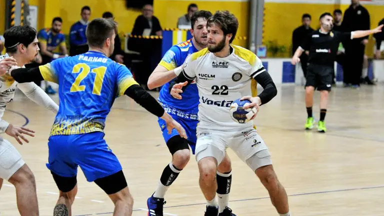 Héctor González con la camiseta del Alarcos de Ciudad Real en la temporada 2019-20. LanzaDigital.com