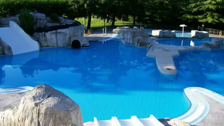 Piscina de las instalaciones municipales de El Soto, en Burlada AYUNTAMIENTO DE BURLADA