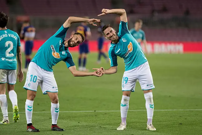 Partido entre Barcelona y Osasuna disputado en el Nou Camp con victoria del equipo rojillo por 1-2 con goles de Messi, Arnaiz y Roberto Torres. CLUB ATLÉTICO OSASUNA (4)