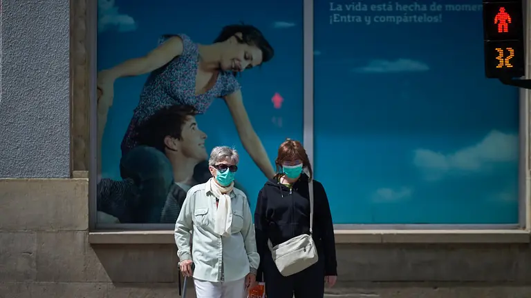 Las mascarillas pasan a ser obligatorias en toda la comunidad foral debido a los rebrotes de coronavirus. MIGUEL OSÉS