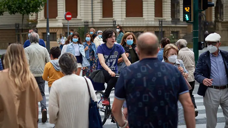 Las mascarillas pasan a ser obligatorias en toda la comunidad foral debido a los rebrotes de coronavirus. MIGUEL OSÉS