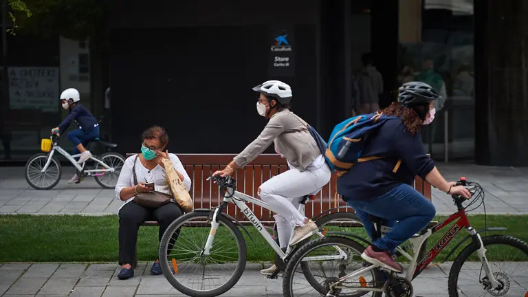 Las mascarillas pasan a ser obligatorias en toda la comunidad foral debido a los rebrotes de coronavirus. MIGUEL OSÉS